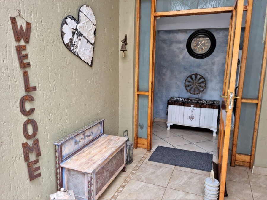 5 Bedroom Property for Sale in Melodie North West